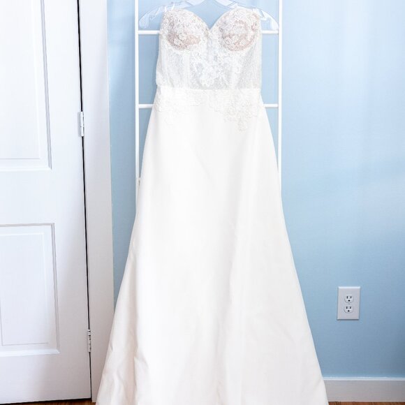 Lea Ann Belter Electra Wedding Dress - Unaltered and Never Worn! Size 10 - Picture 2 of 6